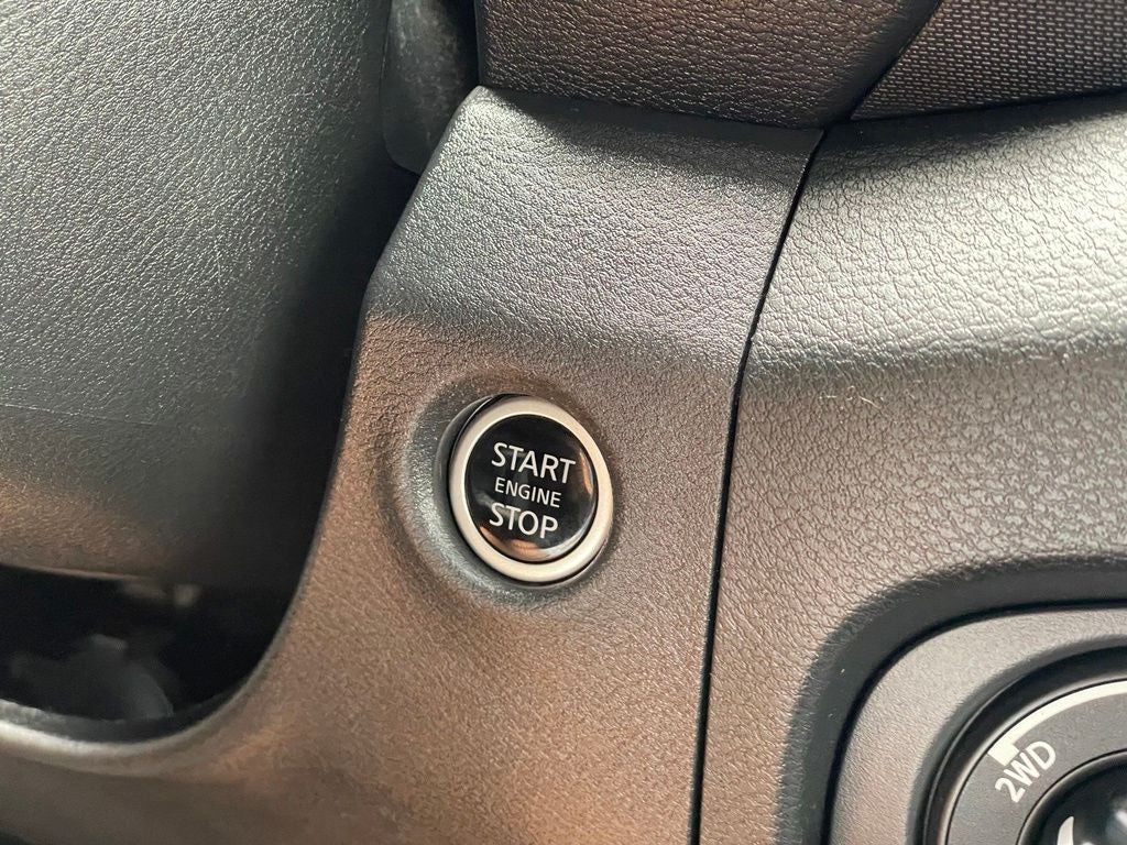 2023 Nissan Frontier SV