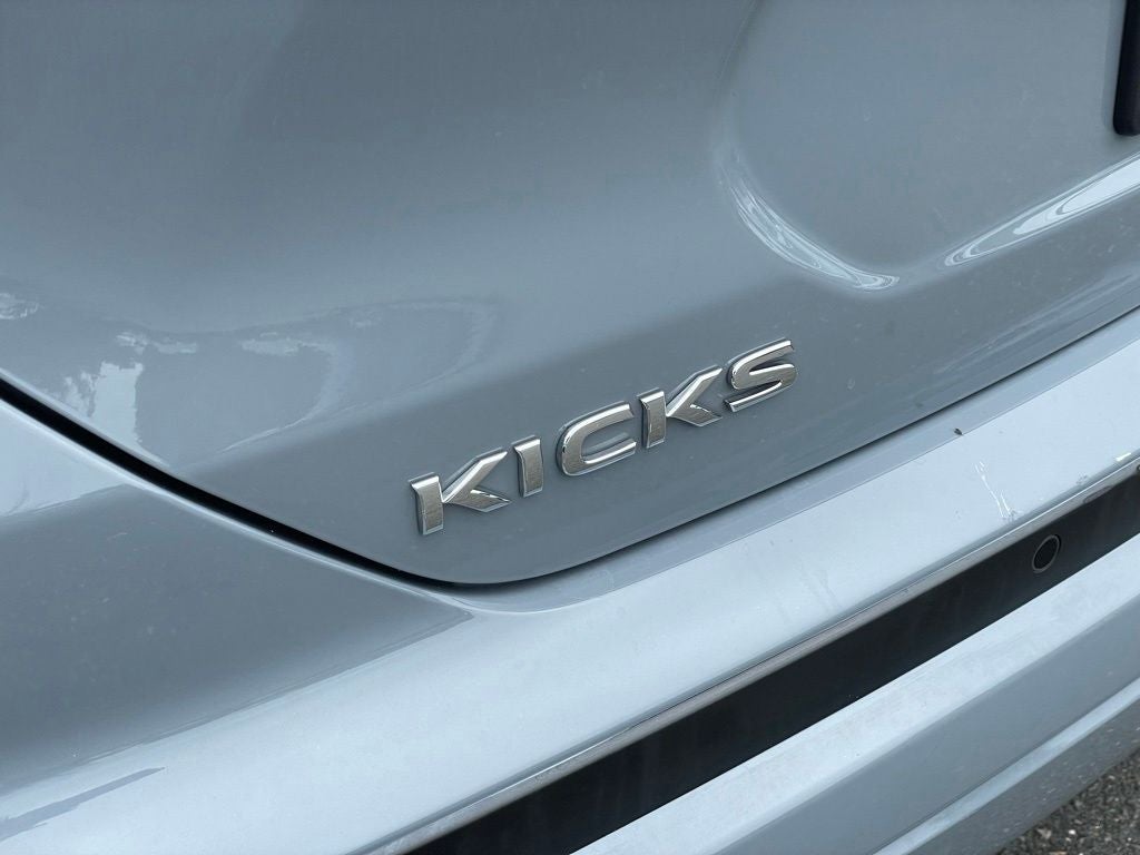2023 Nissan Kicks SV Two-Tone Paint