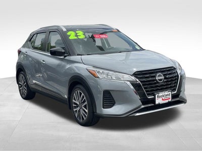 2023 Nissan Kicks SV Two-Tone Paint