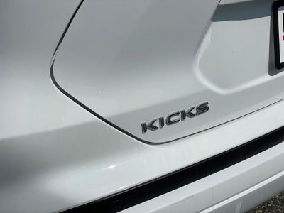 2021 Nissan Kicks SR