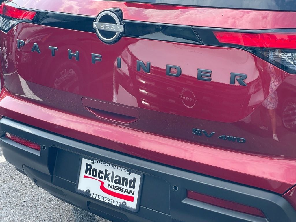 2024 Nissan Pathfinder SV