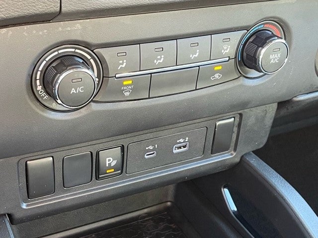 2023 Nissan Frontier SV