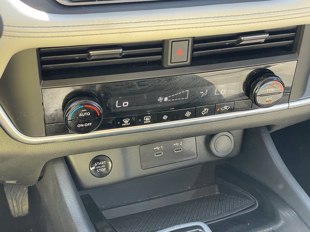 2025 Nissan Rogue SV