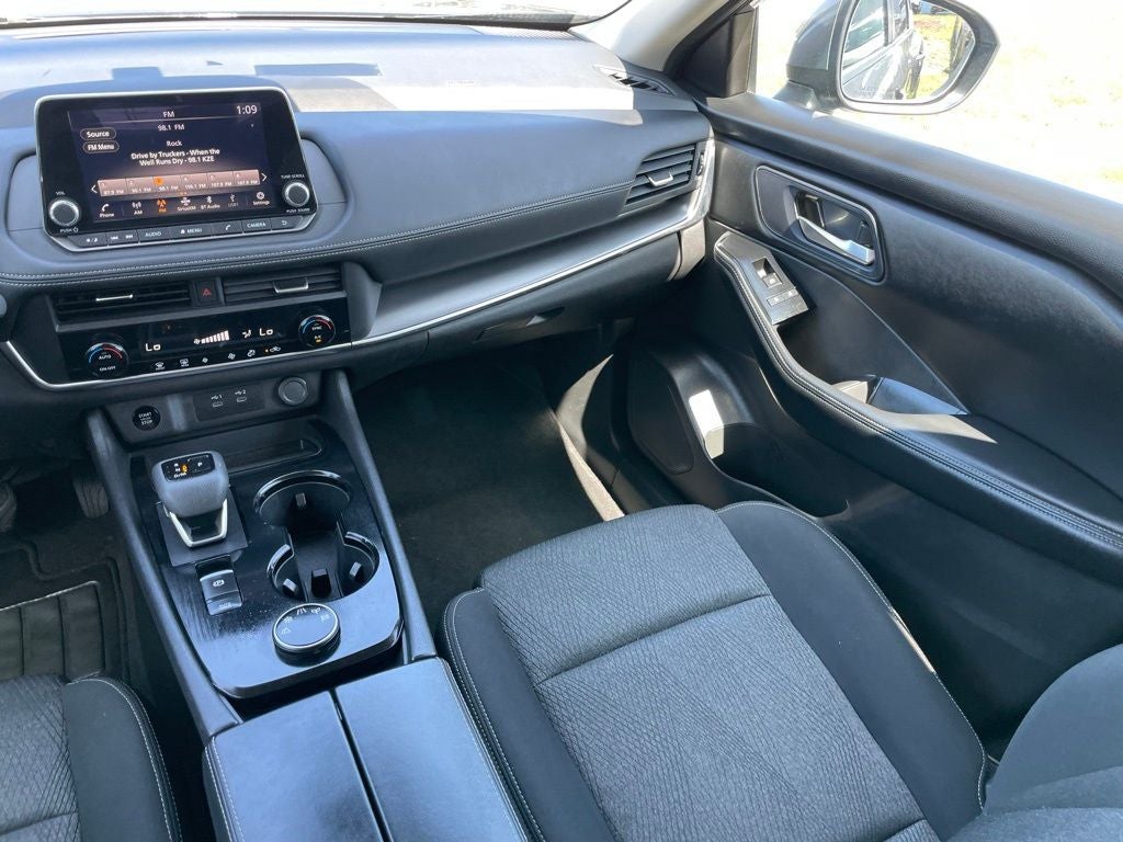2024 Nissan Rogue SV Cloth Seating