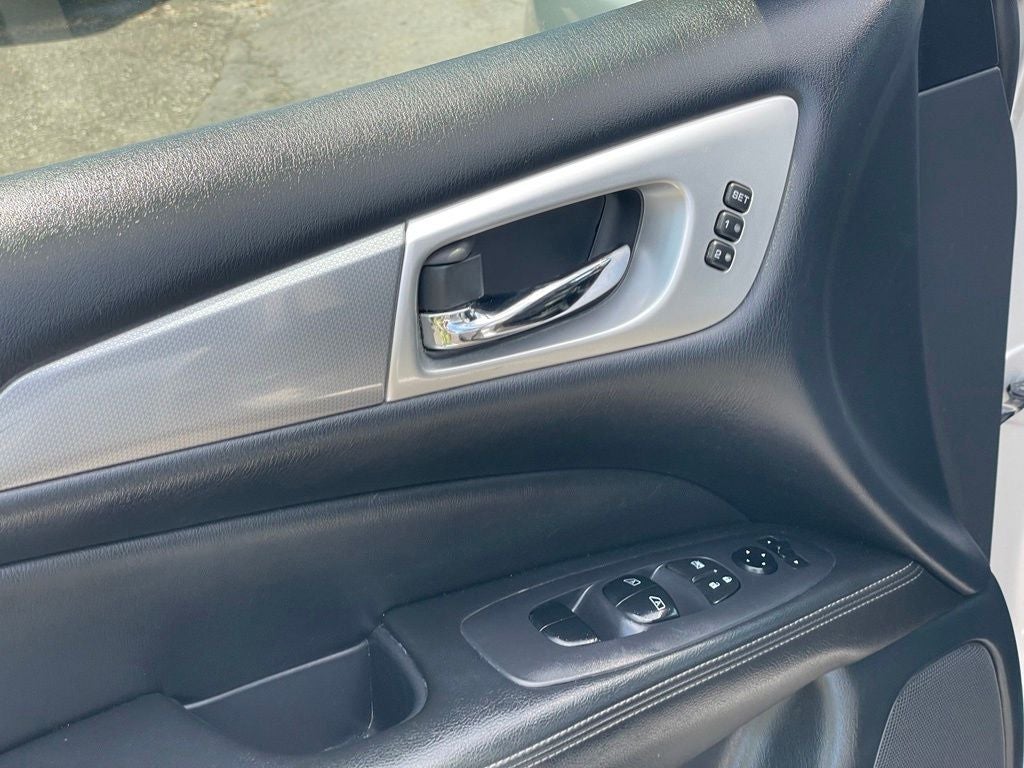 2019 Nissan Pathfinder SL