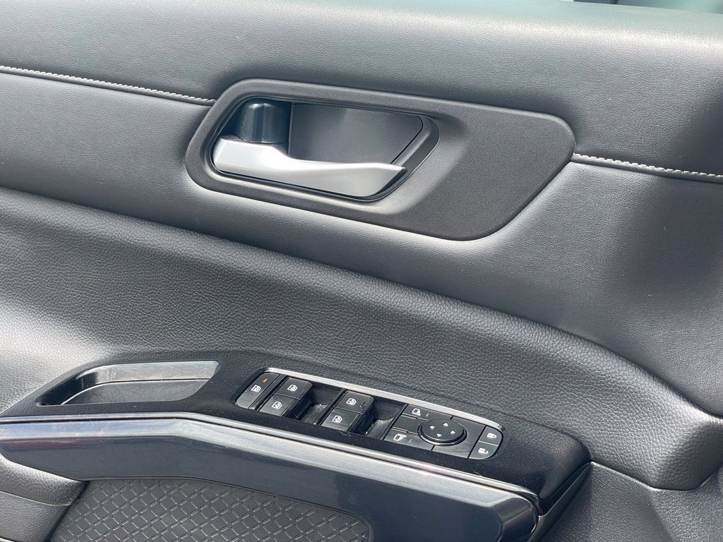 2022 Nissan Pathfinder S