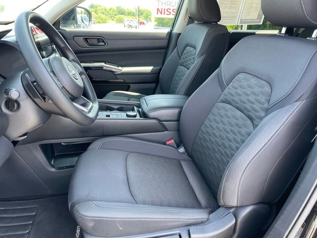 2025 Nissan Pathfinder S