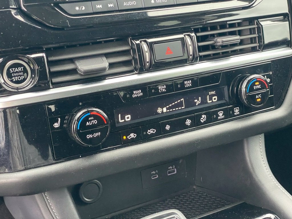 2024 Nissan Pathfinder SV