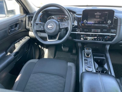 2023 Nissan Pathfinder SV Premium w/Captain Chairs & Crossbars