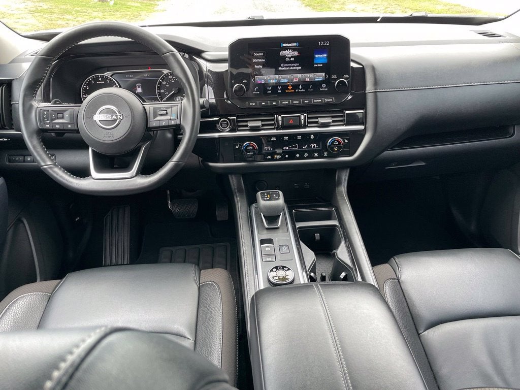2025 Nissan Pathfinder SL