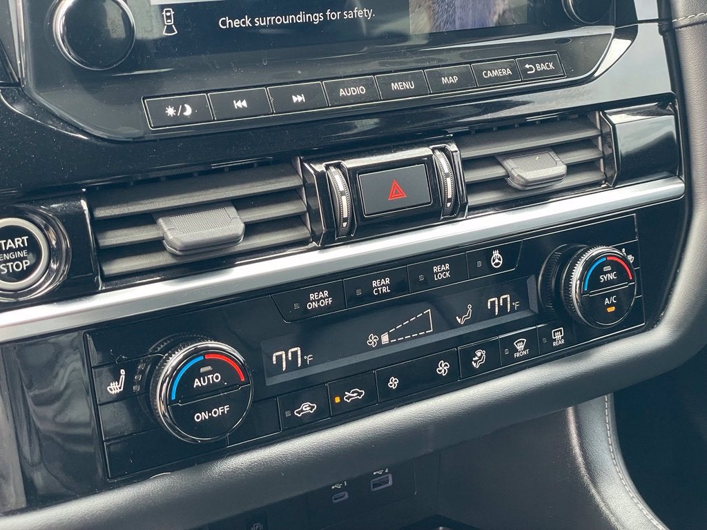 2025 Nissan Pathfinder SL
