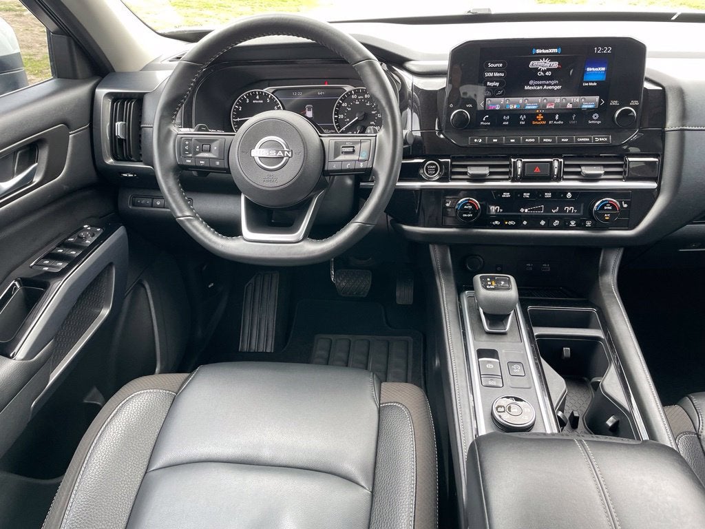 2025 Nissan Pathfinder SL