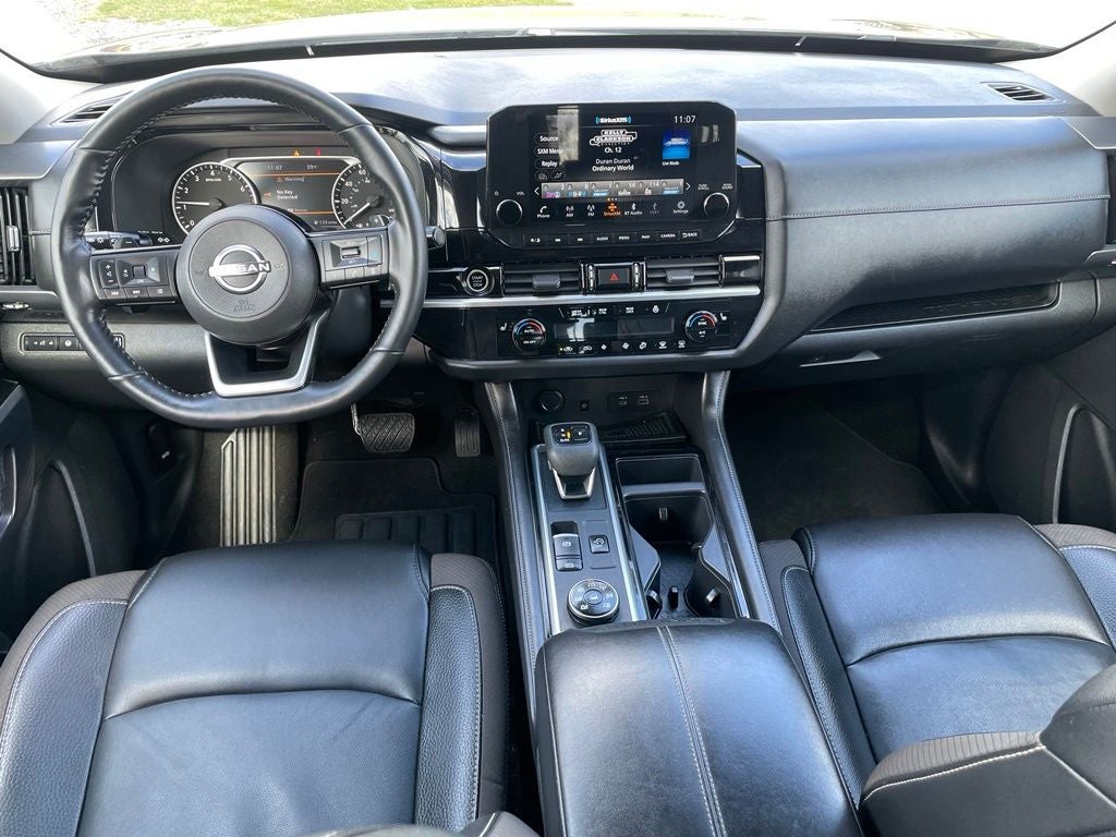 2024 Nissan Pathfinder SL