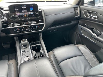 2022 Nissan Pathfinder SL