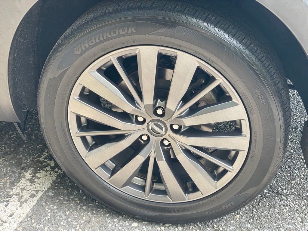 2022 Nissan Pathfinder SL