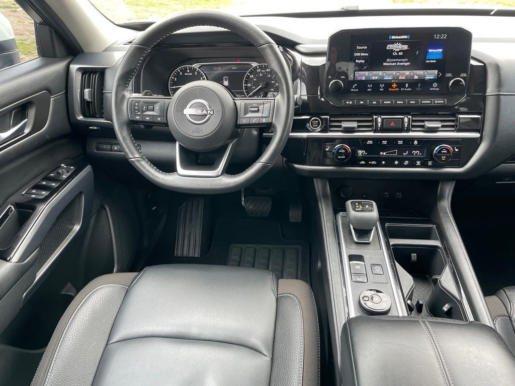 2022 Nissan Pathfinder SL