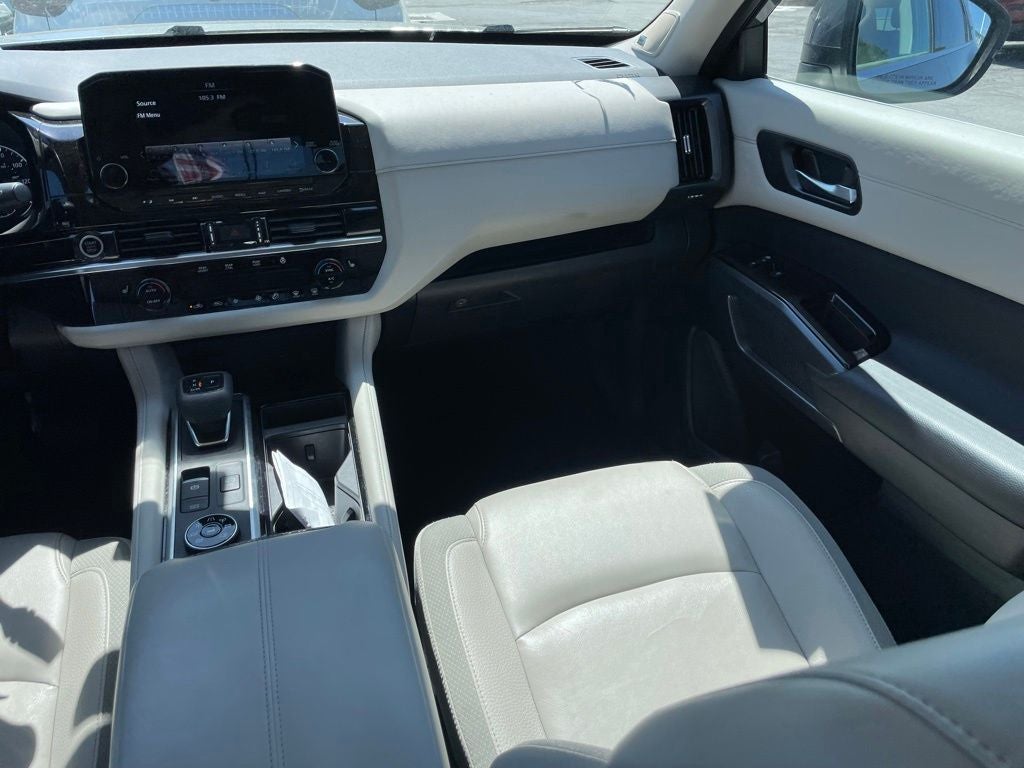 2023 Nissan Pathfinder SL