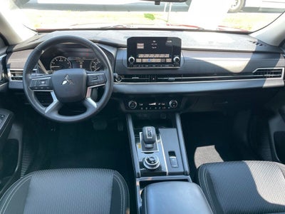 2024 Mitsubishi Outlander ES