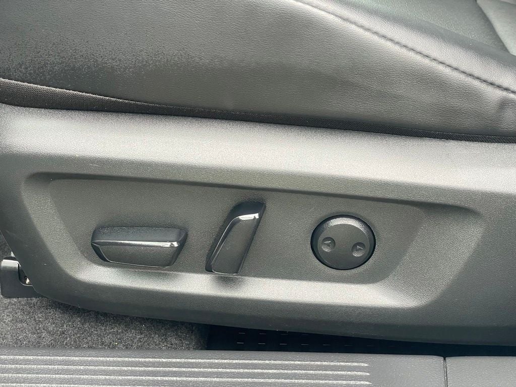 2023 Nissan Rogue SV premium