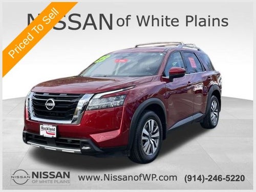 2023 Nissan Pathfinder SL w/Cross Bars