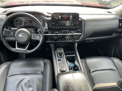 2023 Nissan Pathfinder SL w/Cross Bars