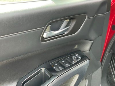 2023 Nissan Pathfinder SL w/Cross Bars