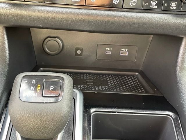 2023 Nissan Pathfinder SL w/Cross Bars